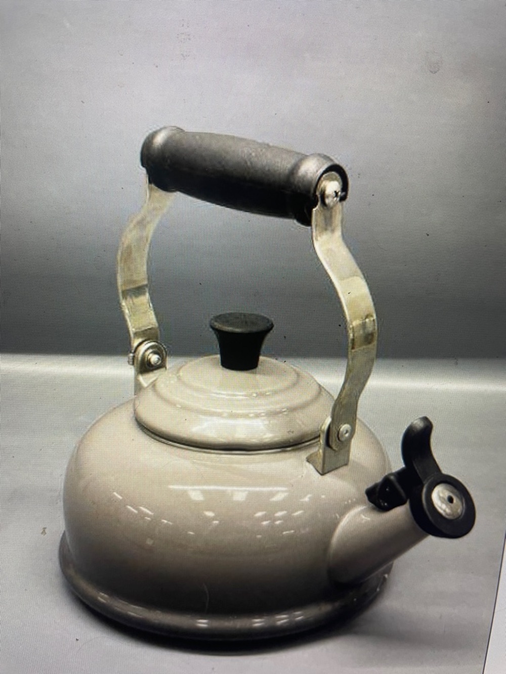 Le Creuset Grey Enamel  Cast Metal Whistling Tea Kettle 1.7 QT.with Black Handle